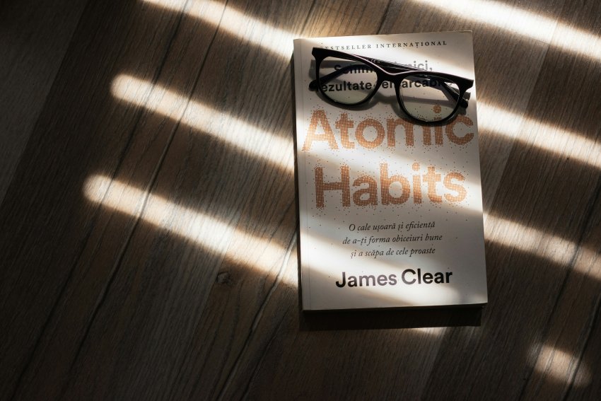 Atomic Habits dan Rahasia Perubahan Kecil yang Konsisten